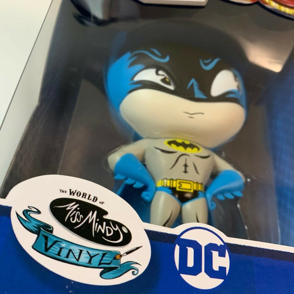 DC  JUSTICE LEAGUE MISS MINDY VINYL- BATMAN NEW